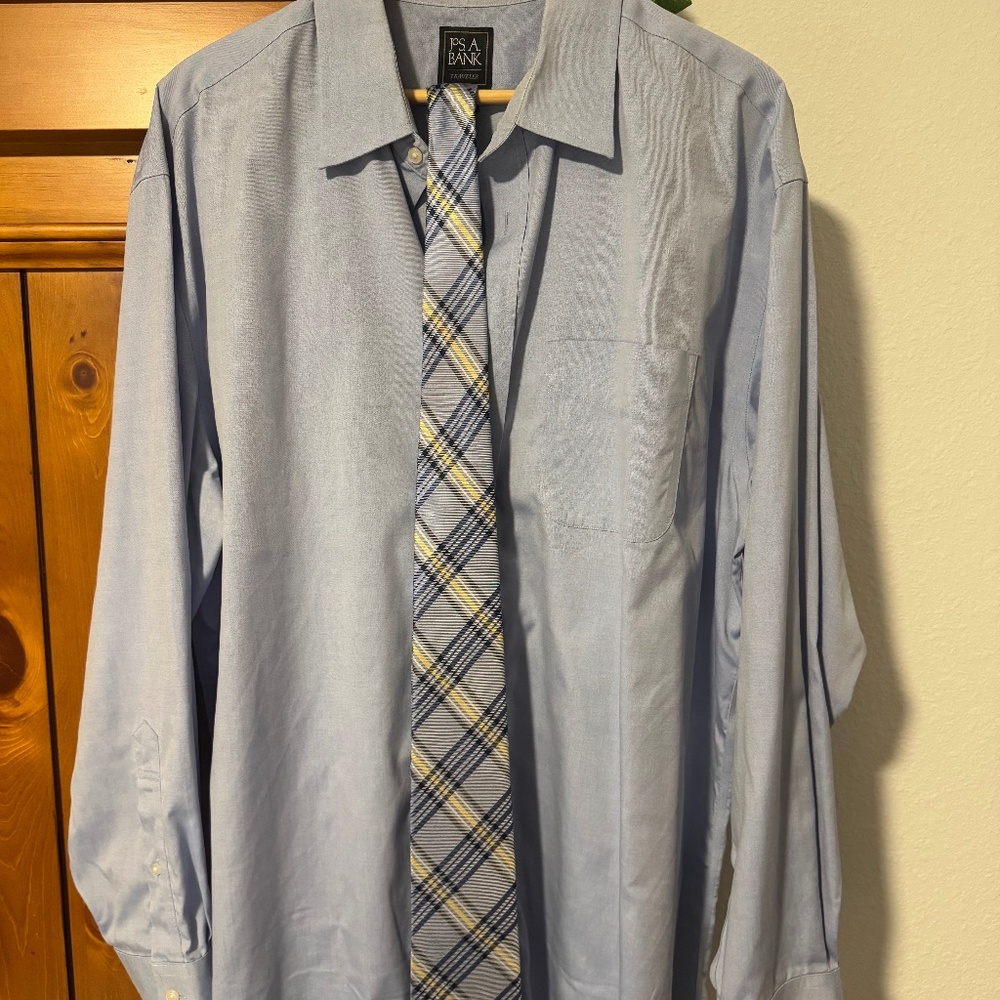 Jos. A Bank 17.5-35 Traveler w/IZOD tie